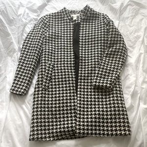H&M houndstooth pattern overcoat - light enough for fall - size M/L